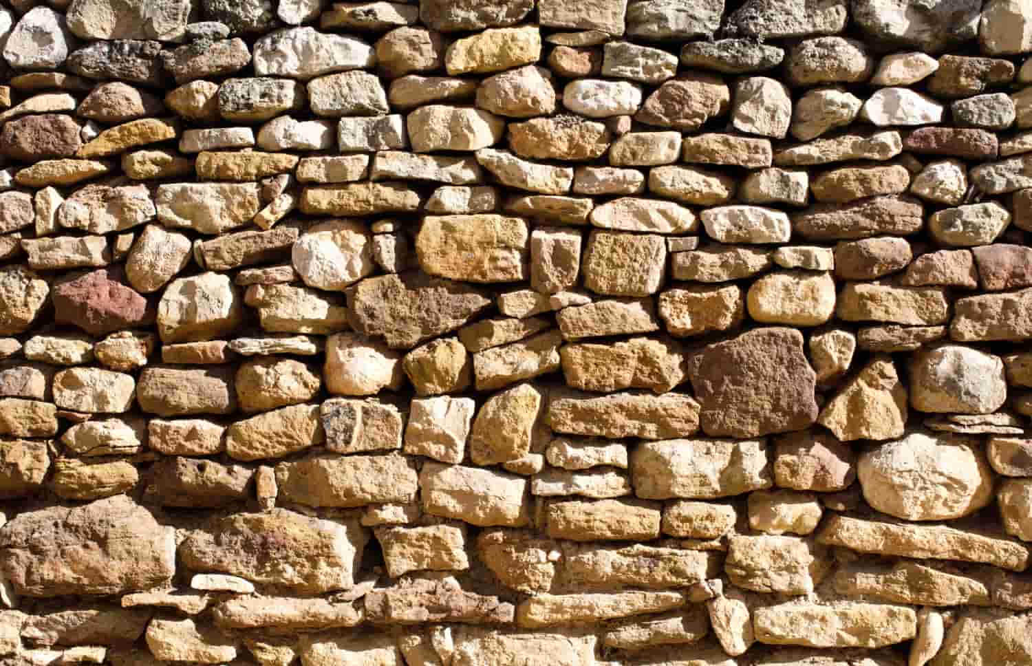 Muro de escollera de piedra